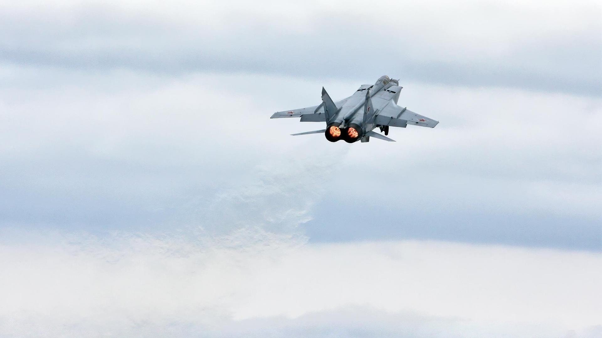 老鹰轻取辽宁队，福克斯总决赛接管，篮球世界的跨洋交响曲